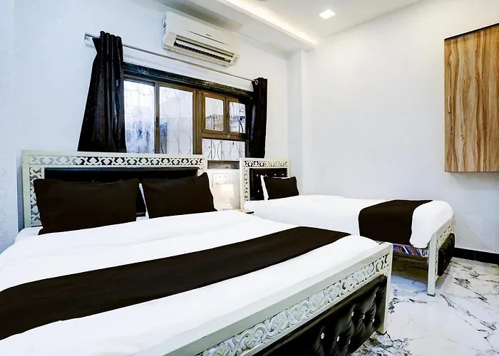 Super Hotel O Khar East Near Railway Station