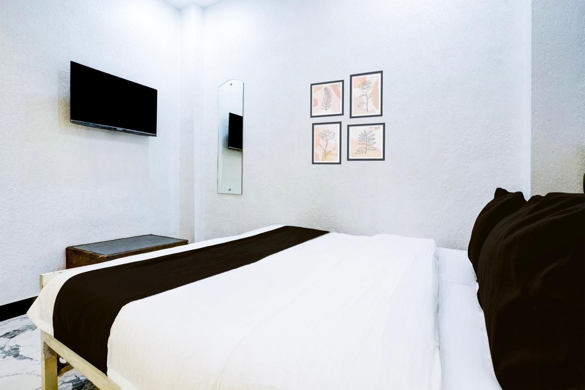 Hotel Super O Khar East Near Railway Station Bombaj
